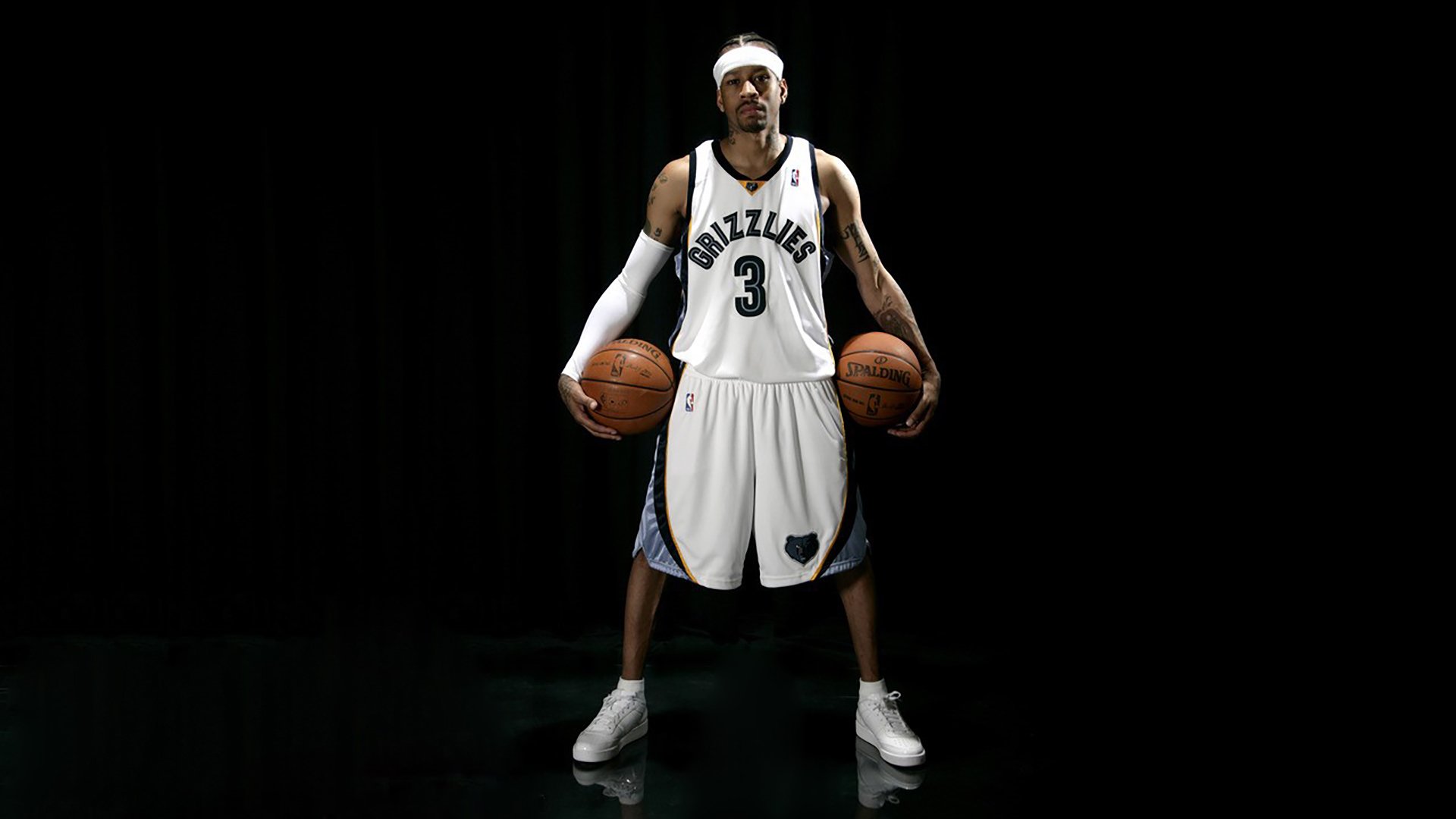 火箭队后场球员发挥亮眼，抢断得分不断，火箭的得分后卫